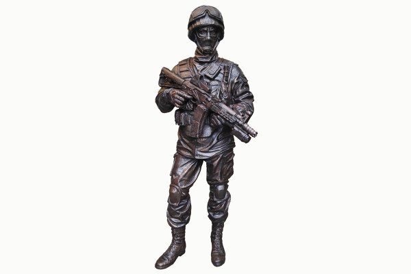 Скульптура из бронзы «Боец спецназа», изготовление Свежий взгляд, высота 2,3 м.